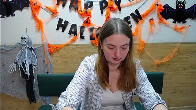 Snapshot of FreyaDak chatting on 6, 11, 2025 FreyaDak online show from 6, 11, 2025