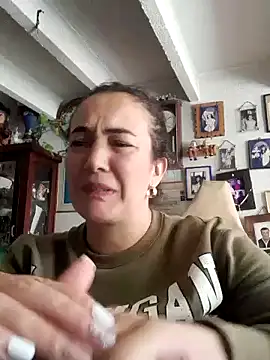 skayhot  online show from 18, 1, 2025