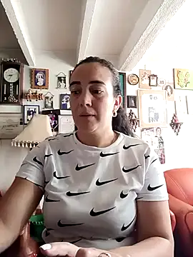 skayhot  online show from 4, 2, 2025