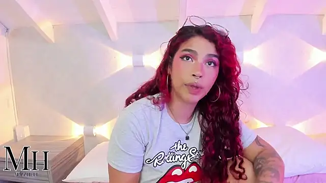 Snapshot of MizzHell chatting on 22, 10, 2025 MizzHell online show from 22, 10, 2025