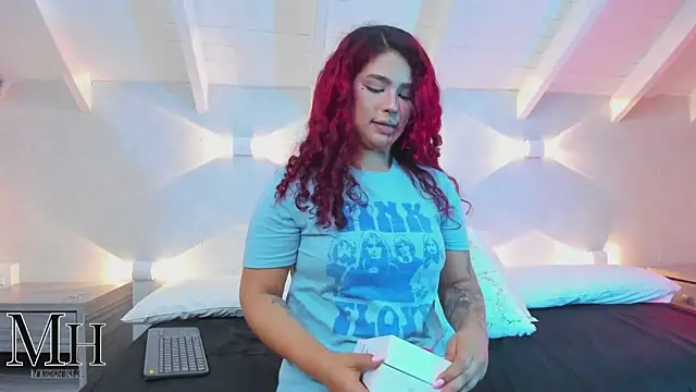 Snapshot of MizzHell chatting on 5, 11, 2025 MizzHell online show from 5, 11, 2025