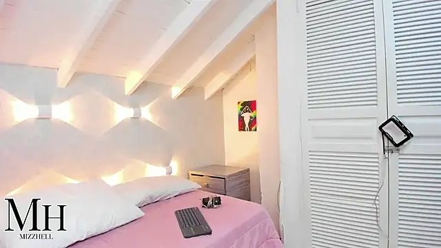 Snapshot of MizzHell chatting on 6, 11, 2025 MizzHell online show from 6, 11, 2025