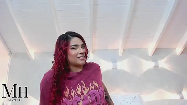 Snapshot of MizzHell chatting on 11, 11, 2025 MizzHell online show from 11, 11, 2025