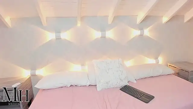 Snapshot of MizzHell chatting on 12, 11, 2025 MizzHell online show from 12, 11, 2025