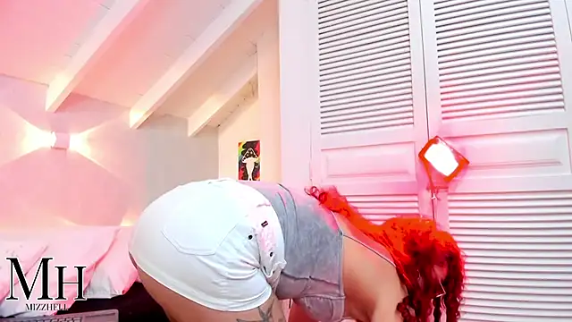 Snapshot of MizzHell chatting on 15, 11, 2025 MizzHell online show from 15, 11, 2025