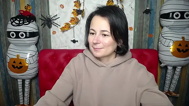 Snapshot of MarieSho chatting on 13, 11, 2025 MarieSho online show from 13, 11, 2025