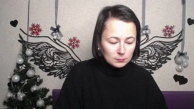 Snapshot of MarieSho chatting on 14, 12, 2025 MarieSho online show from 14, 12, 2025