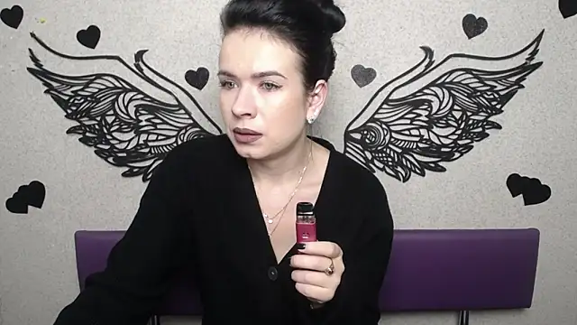 JasmineKouch online show from 17, 11, 2025