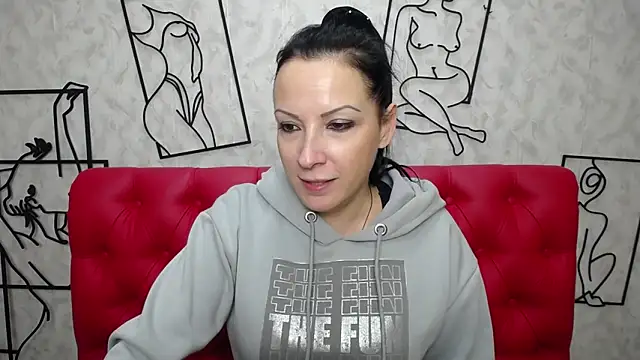 Snapshot of ElizabethSho chatting on 10, 2, 2025 ElizabethSho online show from 10, 2, 2025