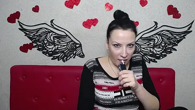 Snapshot of ElizabethSho chatting on 6, 3, 2025 ElizabethSho online show from 6, 3, 2025