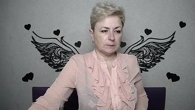 Snapshot of EmiliaGree chatting on 5, 4, 2026 EmiliaGree online show from 5, 4, 2026