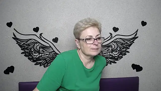 Snapshot of EmiliaGree chatting on 7, 4, 2026 EmiliaGree online show from 7, 4, 2026