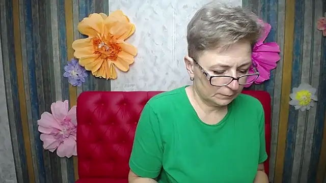Snapshot of EmiliaGree chatting on 14, 4, 2026 EmiliaGree online show from 14, 4, 2026