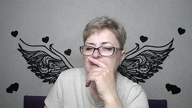 Snapshot of EmiliaGree chatting on 15, 4, 2026 EmiliaGree online show from 15, 4, 2026