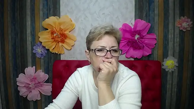 Snapshot of EmiliaGree chatting on 28, 4, 2026 EmiliaGree online show from 28, 4, 2026