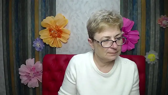 Snapshot of EmiliaGree chatting on 5, 5, 2026 EmiliaGree online show from 5, 5, 2026