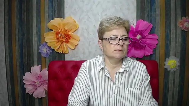 Snapshot of EmiliaGree chatting on 6, 5, 2026 EmiliaGree online show from 6, 5, 2026