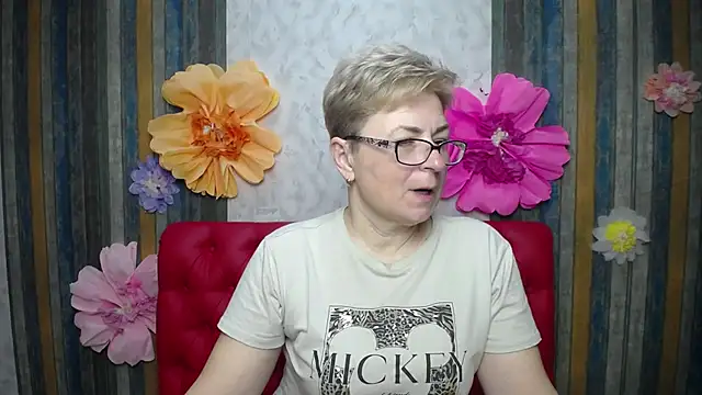Snapshot of EmiliaGree chatting on 7, 5, 2026 EmiliaGree online show from 7, 5, 2026