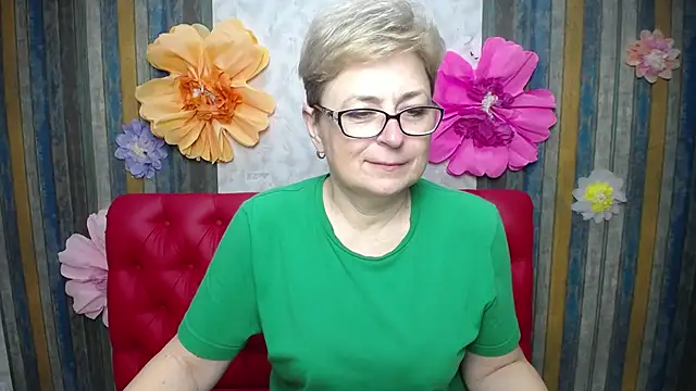 Snapshot of EmiliaGree chatting on 10, 5, 2026 EmiliaGree online show from 10, 5, 2026