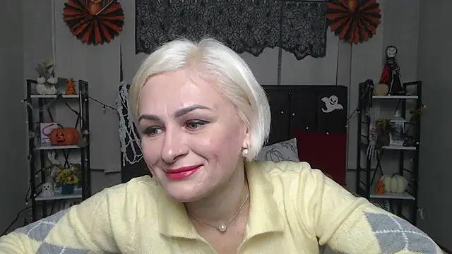 Snapshot of OliviaHorst chatting on 23, 10, 2025 OliviaHorst online show from 23, 10, 2025