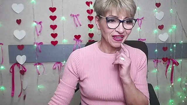 Snapshot of EllaBonito chatting on 2, 2, 2025 EllaBonito online show from 2, 2, 2025