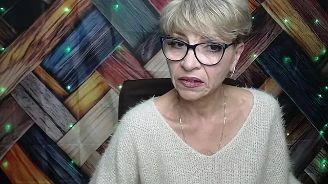 Snapshot of EllaBonito chatting on 3, 10, 2025 EllaBonito online show from 3, 10, 2025