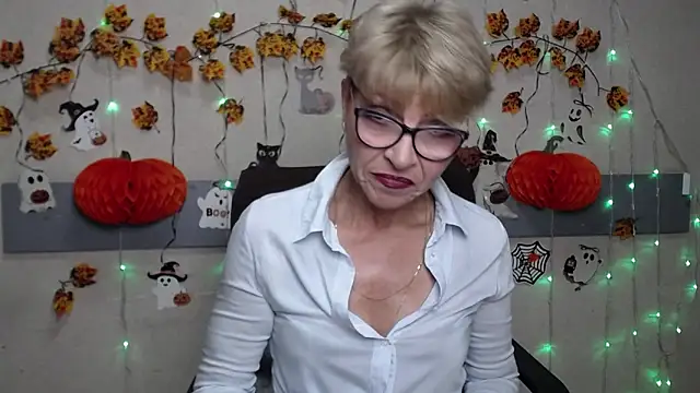 Snapshot of EllaBonito chatting on 2, 11, 2025 EllaBonito online show from 2, 11, 2025