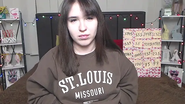 Snapshot of LauraHlot chatting on 1, 2, 2025 LauraHlot online show from 1, 2, 2025