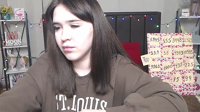 Snapshot of LauraHlot chatting on 2, 2, 2025 LauraHlot online show from 2, 2, 2025