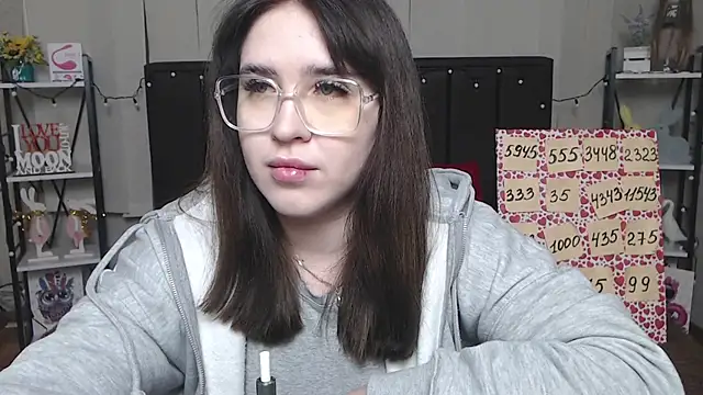 Snapshot of LauraHlot chatting on 2, 2, 2025 LauraHlot online show from 2, 2, 2025