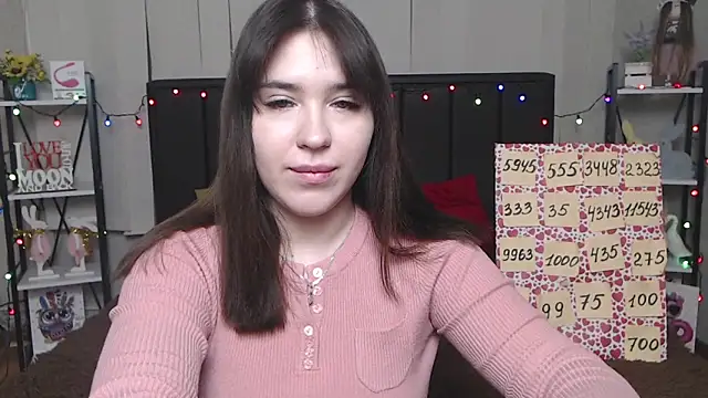 Snapshot of LauraHlot chatting on 5, 2, 2025 LauraHlot online show from 5, 2, 2025