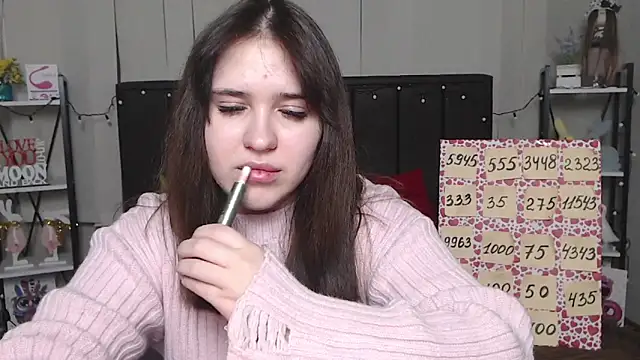 Snapshot of LauraHlot chatting on 7, 2, 2025 LauraHlot online show from 7, 2, 2025