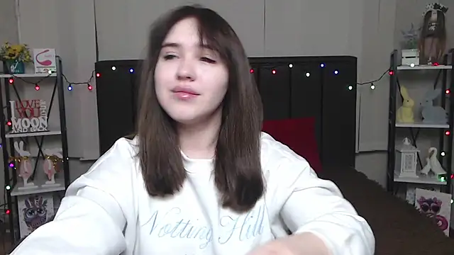 Snapshot of LauraHlot chatting on 8, 2, 2025 LauraHlot online show from 8, 2, 2025