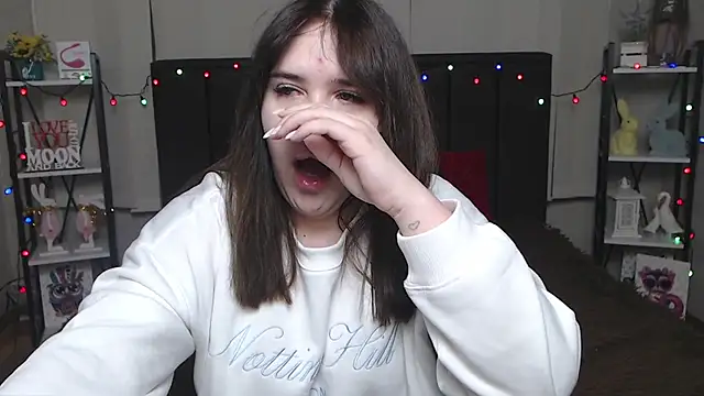 Snapshot of LauraHlot chatting on 9, 2, 2025 LauraHlot online show from 9, 2, 2025