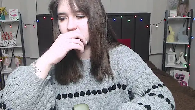 Snapshot of LauraHlot chatting on 9, 2, 2025 LauraHlot online show from 9, 2, 2025