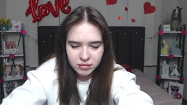 Snapshot of LauraHlot chatting on 7, 3, 2025 LauraHlot online show from 7, 3, 2025