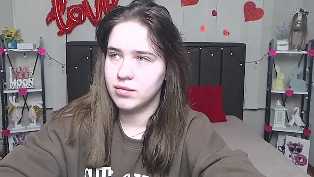 Snapshot of LauraHlot chatting on 10, 3, 2025 LauraHlot online show from 10, 3, 2025