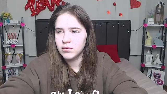 Snapshot of LauraHlot chatting on 11, 3, 2025 LauraHlot online show from 11, 3, 2025