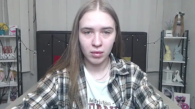 Snapshot of LauraHlot chatting on 11, 9, 2025 LauraHlot online show from 11, 9, 2025