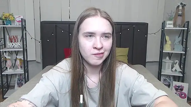 Snapshot of LauraHlot chatting on 12, 9, 2025 LauraHlot online show from 12, 9, 2025