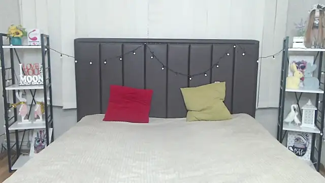 Snapshot of LauraHlot chatting on 25, 9, 2025 LauraHlot online show from 25, 9, 2025