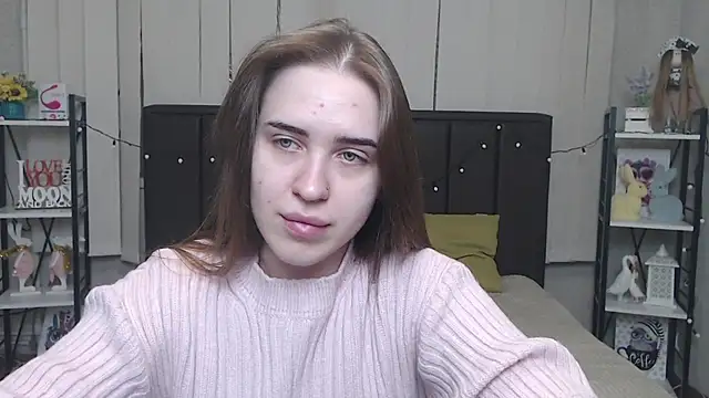 Snapshot of LauraHlot chatting on 2, 10, 2025 LauraHlot online show from 2, 10, 2025