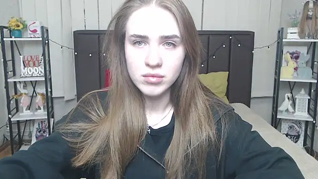 Snapshot of LauraHlot chatting on 7, 10, 2025 LauraHlot online show from 7, 10, 2025