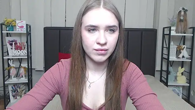 Snapshot of LauraHlot chatting on 4, 12, 2025 LauraHlot online show from 4, 12, 2025