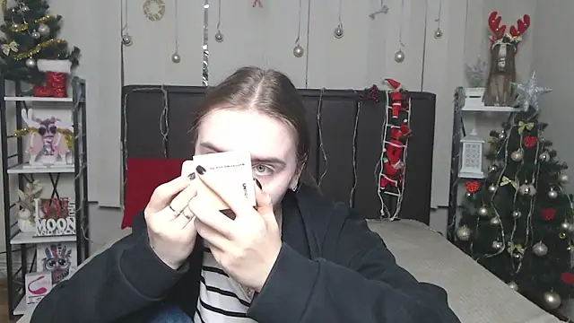 Snapshot of LauraHlot chatting on 15, 12, 2025 LauraHlot online show from 15, 12, 2025