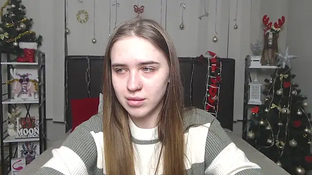 Snapshot of LauraHlot chatting on 16, 12, 2025 LauraHlot online show from 16, 12, 2025