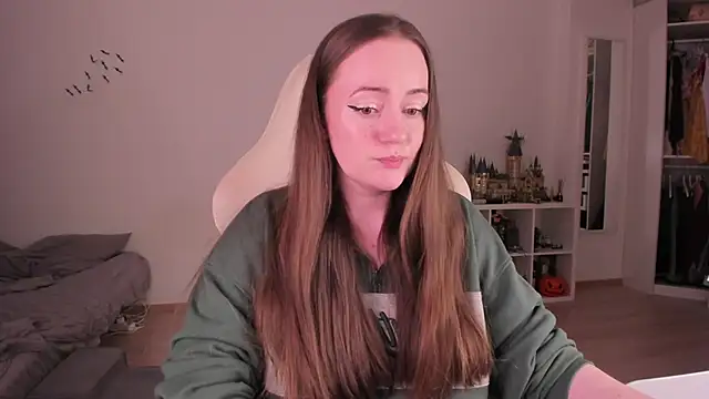 WalkingGirl online show from 28, 11, 2025