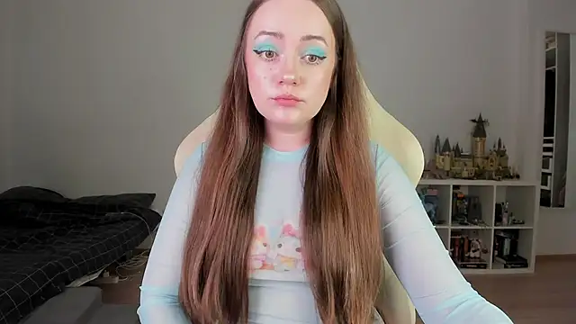 WalkingGirl online show from 19, 3, 2026