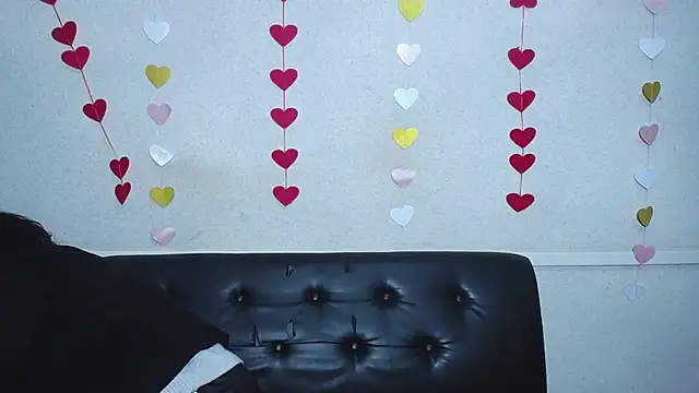 LuciaMii online show from 1, 2, 2025