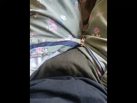 Snapshot of boy_BeardGallery chatting on 18, 12, 2025 boy BeardGallery online show from 18, 12, 2025